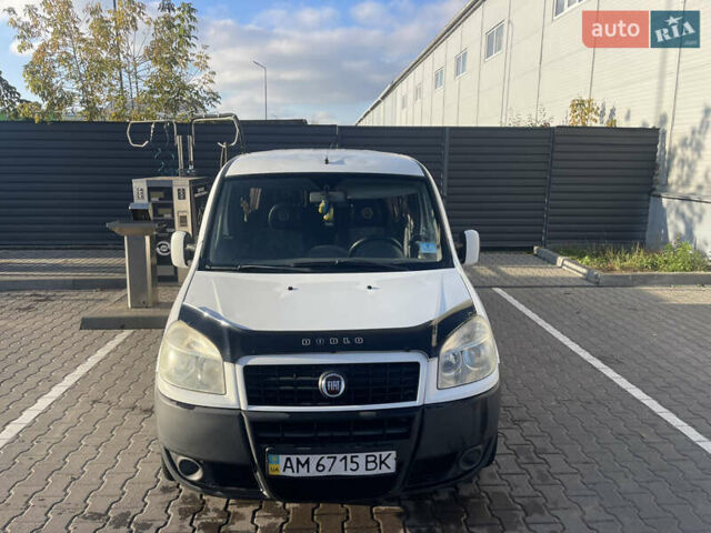 Белый Фиат Добло, объемом двигателя 1.3 л и пробегом 336 тыс. км за 5500 $, фото 1 на Automoto.ua