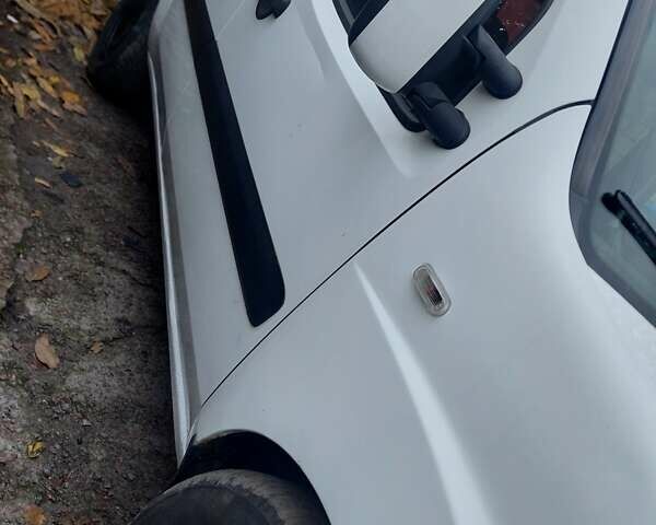 Белый Фиат Добло, объемом двигателя 1.9 л и пробегом 250 тыс. км за 5000 $, фото 2 на Automoto.ua