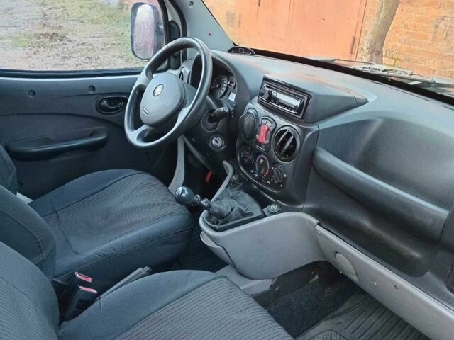Білий Фіат Добло, об'ємом двигуна 1.4 л та пробігом 177 тис. км за 4639 $, фото 5 на Automoto.ua