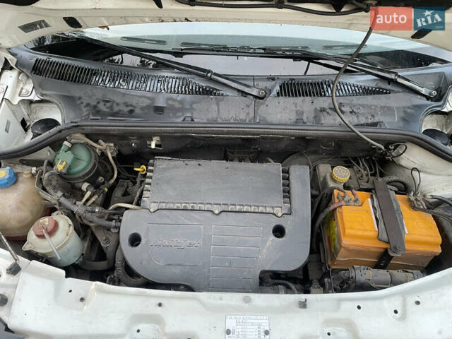 Белый Фиат Добло, объемом двигателя 1.3 л и пробегом 210 тыс. км за 5200 $, фото 8 на Automoto.ua