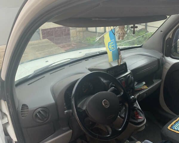 Белый Фиат Добло, объемом двигателя 1.9 л и пробегом 295 тыс. км за 5300 $, фото 2 на Automoto.ua