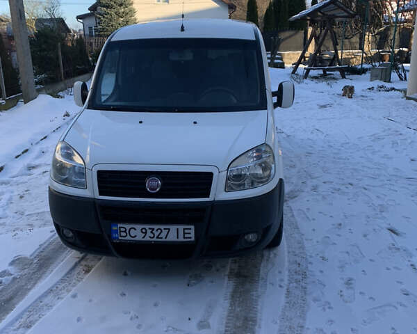 Белый Фиат Добло, объемом двигателя 1.3 л и пробегом 358 тыс. км за 5100 $, фото 2 на Automoto.ua