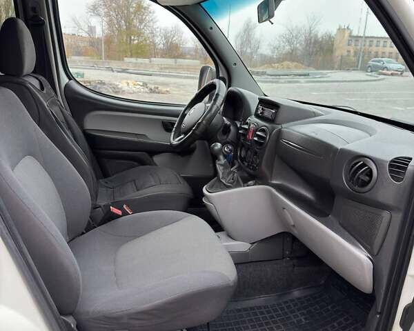 Белый Фиат Добло, объемом двигателя 1.3 л и пробегом 283 тыс. км за 5200 $, фото 8 на Automoto.ua