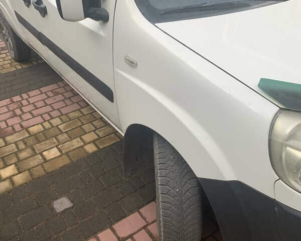 Белый Фиат Добло, объемом двигателя 1.9 л и пробегом 295 тыс. км за 5300 $, фото 3 на Automoto.ua