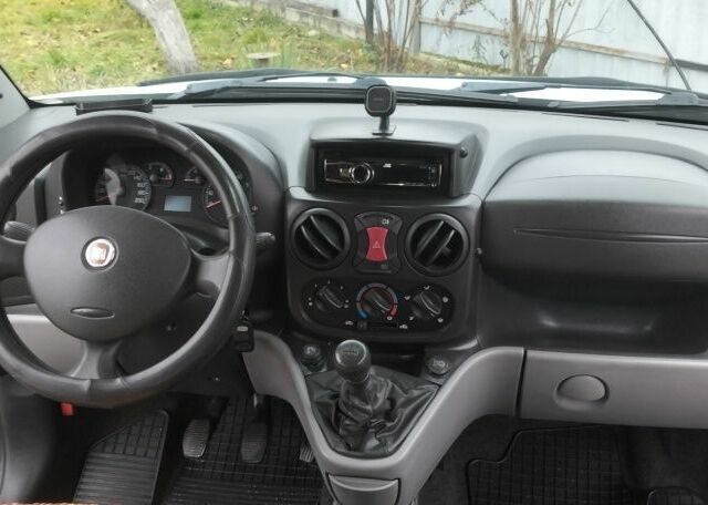 Белый Фиат Добло, объемом двигателя 1.4 л и пробегом 140 тыс. км за 5900 $, фото 16 на Automoto.ua