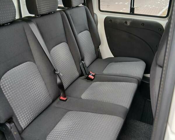 Белый Фиат Добло, объемом двигателя 1.4 л и пробегом 35 тыс. км за 8500 $, фото 18 на Automoto.ua