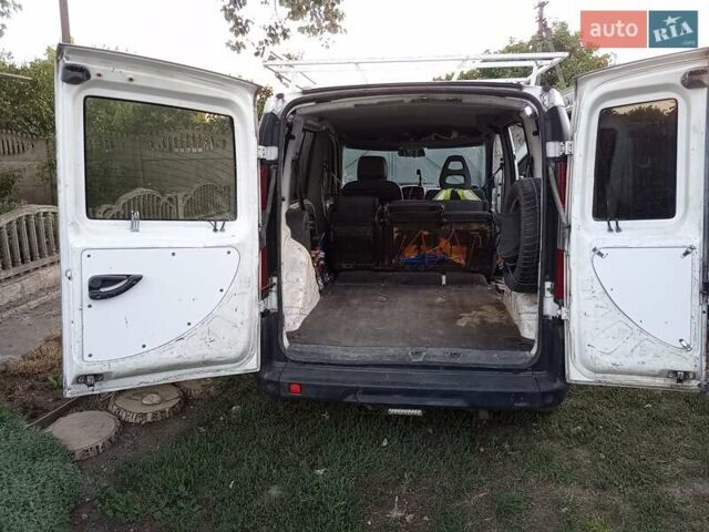 Білий Фіат Добло, об'ємом двигуна 1.37 л та пробігом 240 тис. км за 3800 $, фото 7 на Automoto.ua
