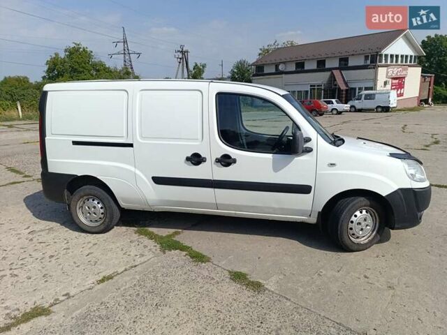 Белый Фиат Добло, объемом двигателя 1.37 л и пробегом 245 тыс. км за 4800 $, фото 6 на Automoto.ua