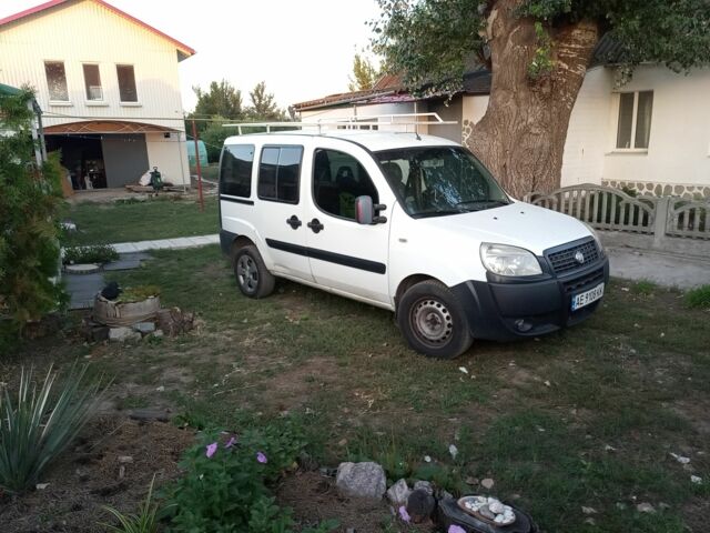 Белый Фиат Добло, объемом двигателя 1.4 л и пробегом 248 тыс. км за 3766 $, фото 4 на Automoto.ua