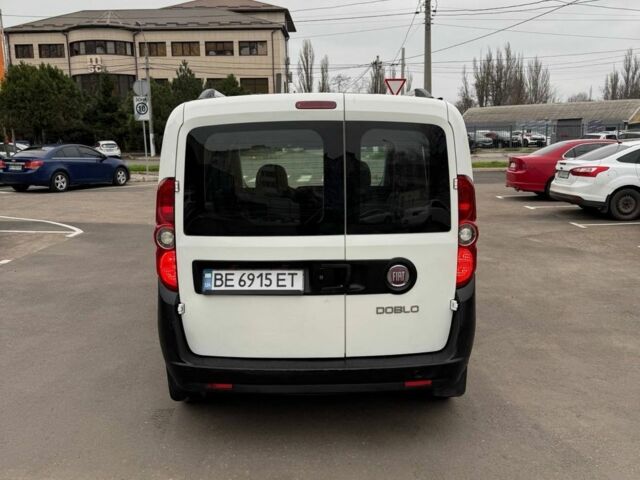 Белый Фиат Добло, объемом двигателя 1.2 л и пробегом 220 тыс. км за 5999 $, фото 5 на Automoto.ua