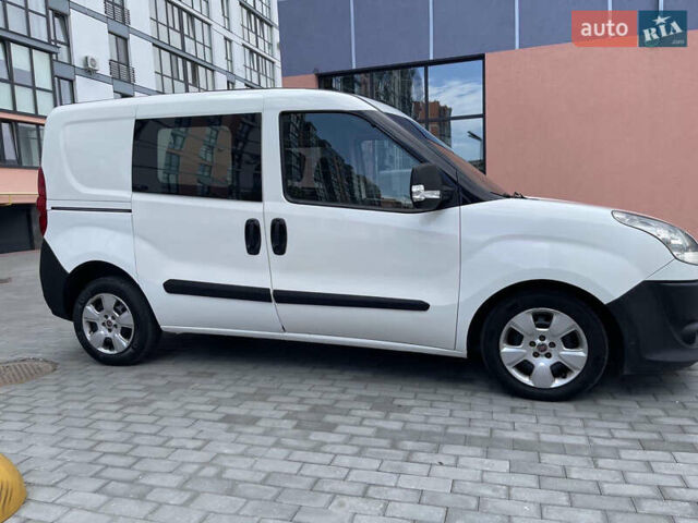 Белый Фиат Добло, объемом двигателя 1.25 л и пробегом 199 тыс. км за 4599 $, фото 3 на Automoto.ua