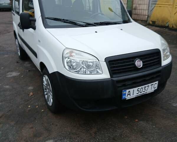 Белый Фиат Добло, объемом двигателя 1.4 л и пробегом 35 тыс. км за 8500 $, фото 12 на Automoto.ua