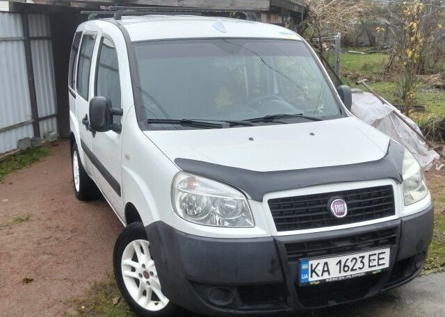 Белый Фиат Добло, объемом двигателя 1.4 л и пробегом 140 тыс. км за 5900 $, фото 1 на Automoto.ua