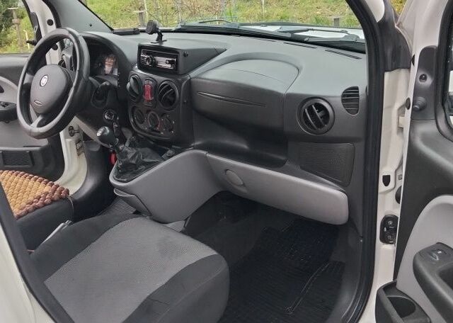 Белый Фиат Добло, объемом двигателя 1.4 л и пробегом 140 тыс. км за 5900 $, фото 11 на Automoto.ua