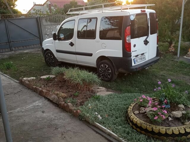 Белый Фиат Добло, объемом двигателя 1.4 л и пробегом 248 тыс. км за 3766 $, фото 1 на Automoto.ua