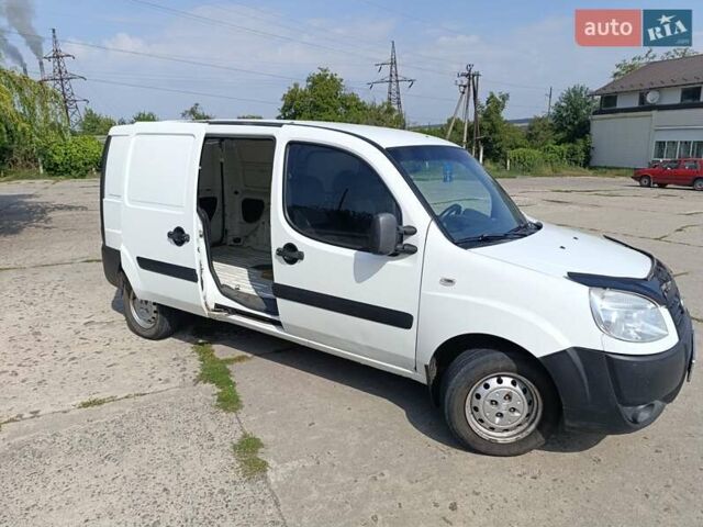 Белый Фиат Добло, объемом двигателя 1.37 л и пробегом 245 тыс. км за 4800 $, фото 8 на Automoto.ua