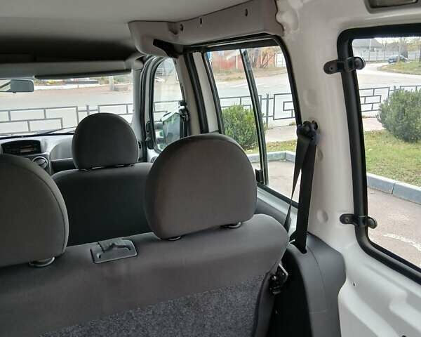 Белый Фиат Добло, объемом двигателя 1.4 л и пробегом 35 тыс. км за 8500 $, фото 19 на Automoto.ua