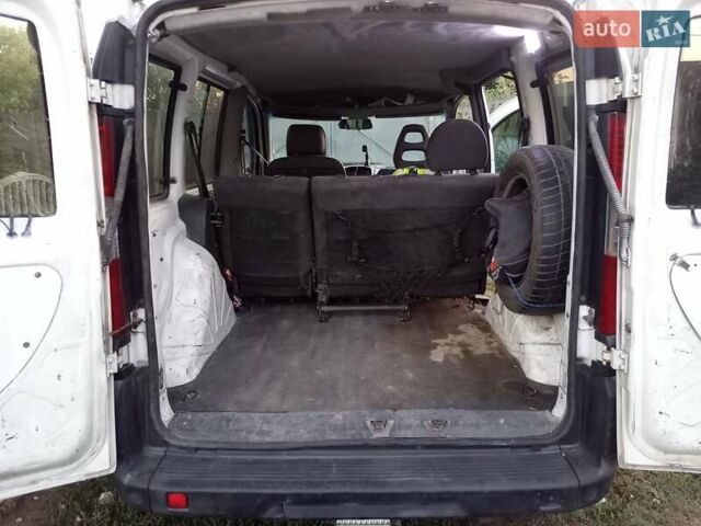 Білий Фіат Добло, об'ємом двигуна 1.37 л та пробігом 240 тис. км за 3800 $, фото 1 на Automoto.ua