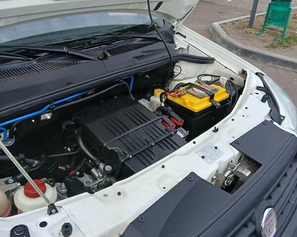 Белый Фиат Добло, объемом двигателя 1.4 л и пробегом 35 тыс. км за 8500 $, фото 28 на Automoto.ua