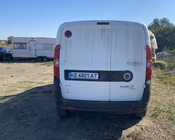 Белый Фиат Добло, объемом двигателя 1.37 л и пробегом 300 тыс. км за 3000 $, фото 2 на Automoto.ua