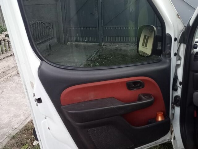 Белый Фиат Добло, объемом двигателя 1.4 л и пробегом 248 тыс. км за 3766 $, фото 3 на Automoto.ua