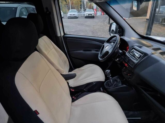 Білий Фіат Добло, об'ємом двигуна 1.6 л та пробігом 196 тис. км за 4999 $, фото 15 на Automoto.ua