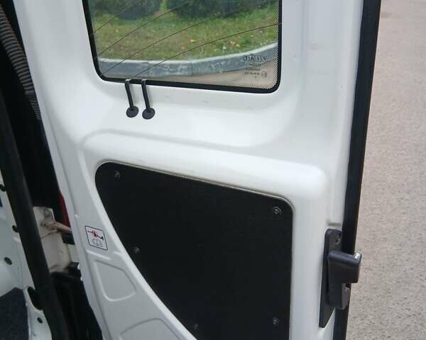 Белый Фиат Добло, объемом двигателя 1.4 л и пробегом 35 тыс. км за 8500 $, фото 25 на Automoto.ua