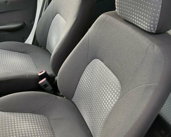 Белый Фиат Добло, объемом двигателя 1.4 л и пробегом 35 тыс. км за 8500 $, фото 22 на Automoto.ua