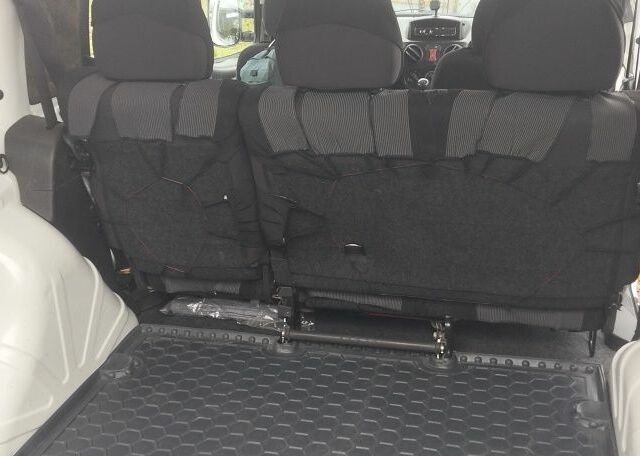 Белый Фиат Добло, объемом двигателя 1.4 л и пробегом 140 тыс. км за 5900 $, фото 9 на Automoto.ua