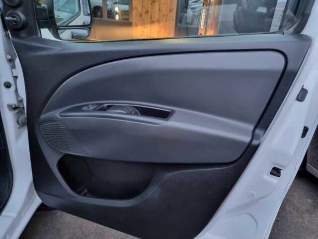 Білий Фіат Добло, об'ємом двигуна 1.6 л та пробігом 196 тис. км за 4999 $, фото 14 на Automoto.ua