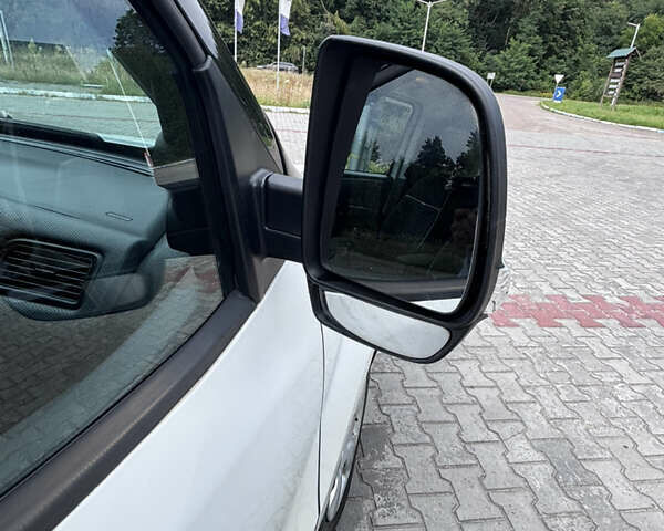 Белый Фиат Добло, объемом двигателя 1.3 л и пробегом 247 тыс. км за 6599 $, фото 28 на Automoto.ua