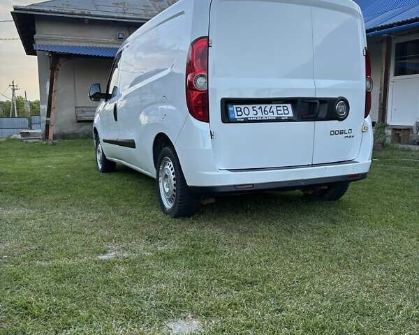 Белый Фиат Добло, объемом двигателя 1.2 л и пробегом 410 тыс. км за 4500 $, фото 6 на Automoto.ua