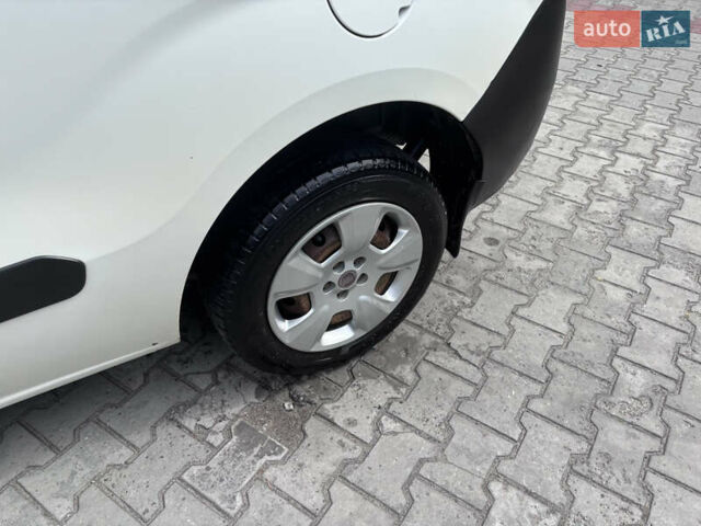 Белый Фиат Добло, объемом двигателя 1.3 л и пробегом 247 тыс. км за 6599 $, фото 10 на Automoto.ua