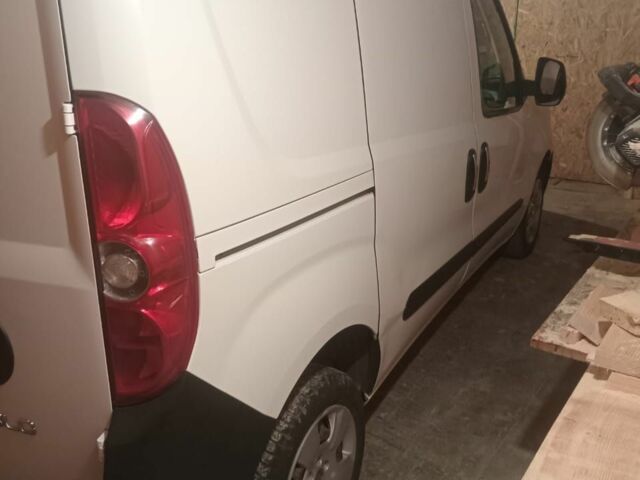 Белый Фиат Добло, объемом двигателя 1.2 л и пробегом 380 тыс. км за 3300 $, фото 4 на Automoto.ua