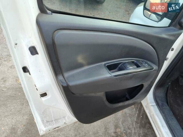 Белый Фиат Добло, объемом двигателя 1.4 л и пробегом 290 тыс. км за 2550 $, фото 12 на Automoto.ua