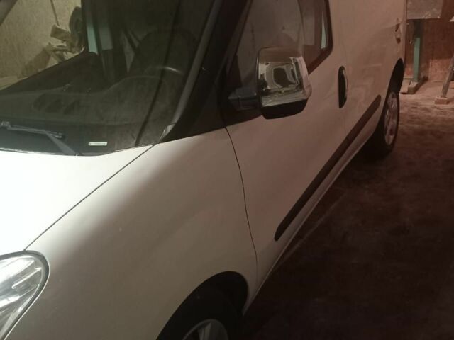 Белый Фиат Добло, объемом двигателя 1.2 л и пробегом 380 тыс. км за 3300 $, фото 7 на Automoto.ua