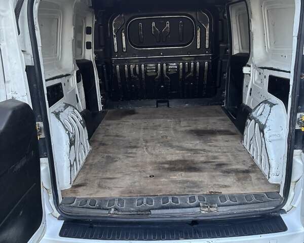 Белый Фиат Добло, объемом двигателя 1.2 л и пробегом 410 тыс. км за 4500 $, фото 13 на Automoto.ua