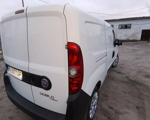 Белый Фиат Добло, объемом двигателя 1.4 л и пробегом 164 тыс. км за 7200 $, фото 2 на Automoto.ua