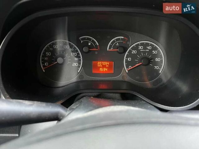 Белый Фиат Добло, объемом двигателя 1.25 л и пробегом 207 тыс. км за 5300 $, фото 5 на Automoto.ua