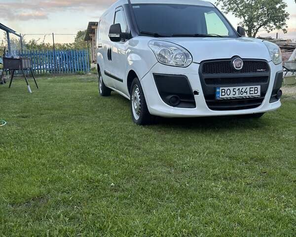 Белый Фиат Добло, объемом двигателя 1.2 л и пробегом 410 тыс. км за 4500 $, фото 1 на Automoto.ua