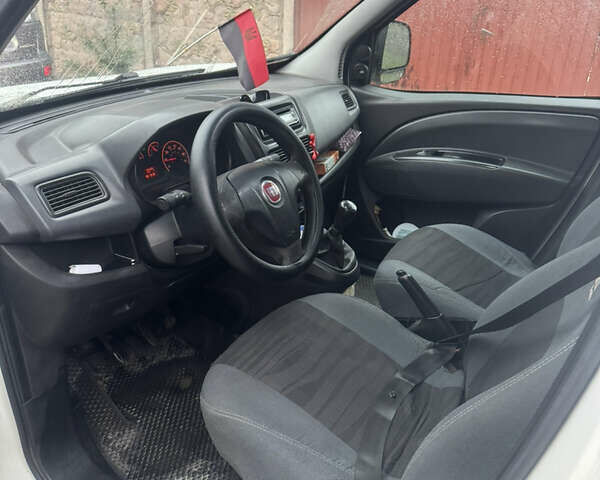 Білий Фіат Добло, об'ємом двигуна 1.3 л та пробігом 360 тис. км за 4156 $, фото 7 на Automoto.ua