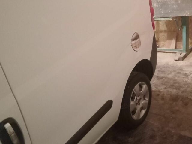 Белый Фиат Добло, объемом двигателя 1.2 л и пробегом 380 тыс. км за 3300 $, фото 5 на Automoto.ua