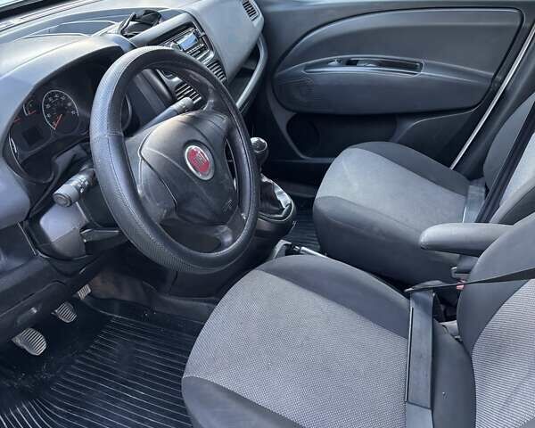 Белый Фиат Добло, объемом двигателя 1.2 л и пробегом 410 тыс. км за 4500 $, фото 11 на Automoto.ua