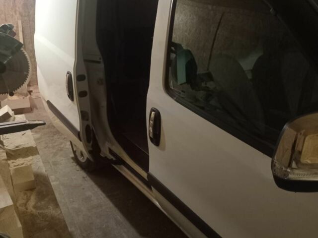 Белый Фиат Добло, объемом двигателя 1.2 л и пробегом 380 тыс. км за 3300 $, фото 1 на Automoto.ua