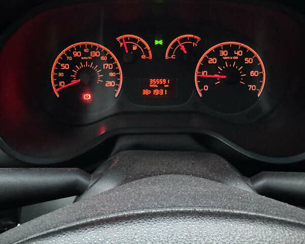 Білий Фіат Добло, об'ємом двигуна 1.3 л та пробігом 360 тис. км за 4156 $, фото 6 на Automoto.ua