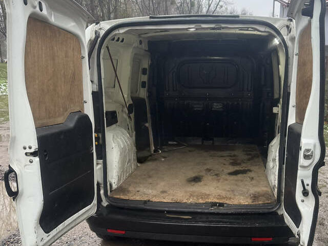 Білий Фіат Добло, об'ємом двигуна 1.3 л та пробігом 360 тис. км за 4156 $, фото 8 на Automoto.ua