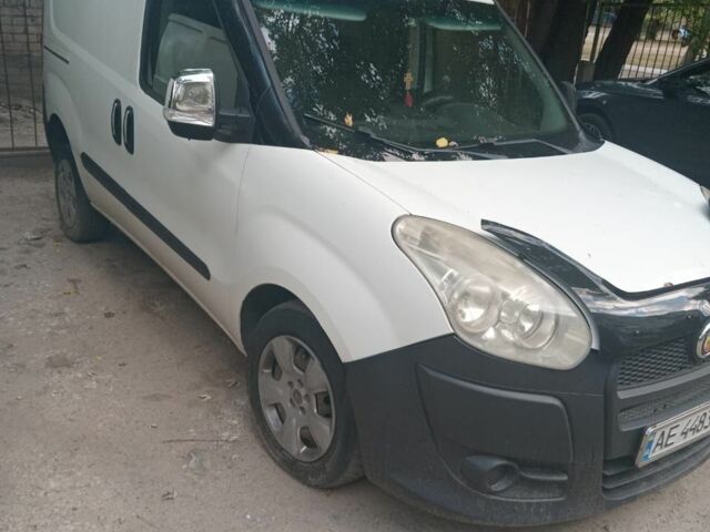 Белый Фиат Добло, объемом двигателя 1.2 л и пробегом 380 тыс. км за 3300 $, фото 6 на Automoto.ua