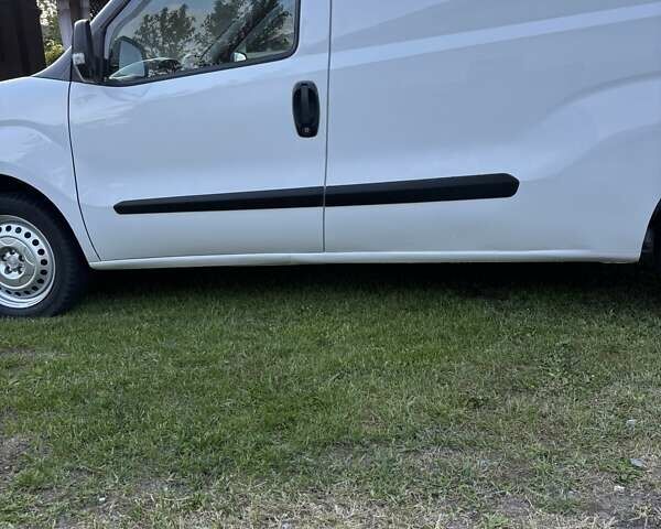 Белый Фиат Добло, объемом двигателя 1.2 л и пробегом 410 тыс. км за 4500 $, фото 7 на Automoto.ua