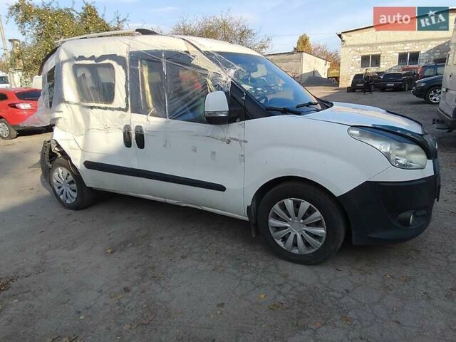Белый Фиат Добло, объемом двигателя 1.4 л и пробегом 290 тыс. км за 2550 $, фото 6 на Automoto.ua