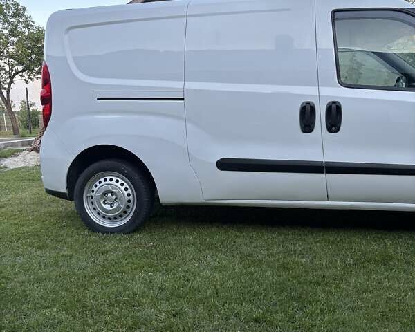 Белый Фиат Добло, объемом двигателя 1.2 л и пробегом 410 тыс. км за 4500 $, фото 3 на Automoto.ua